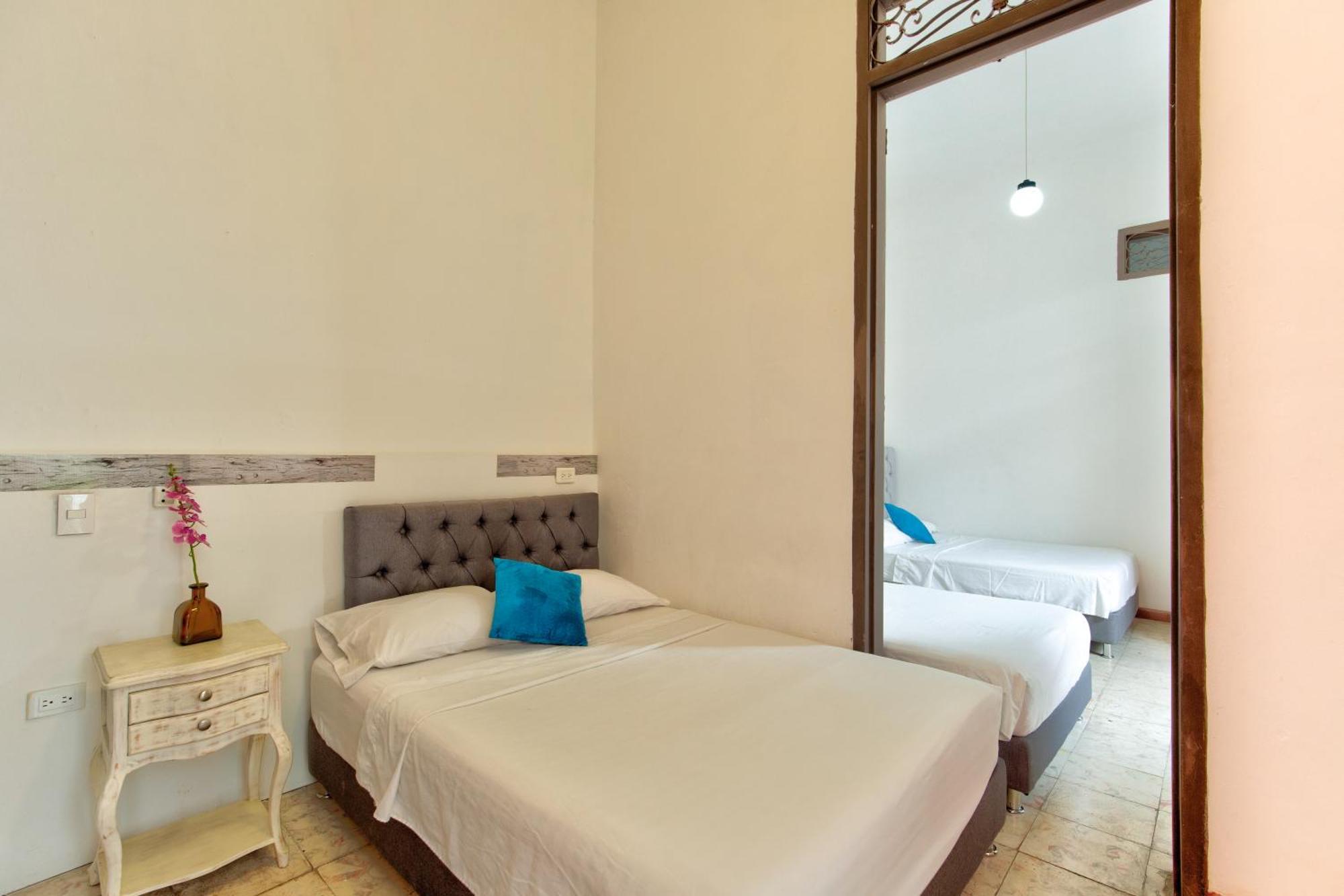 Casa Blanca San Antonio Hostal Boutique Cali Exterior photo